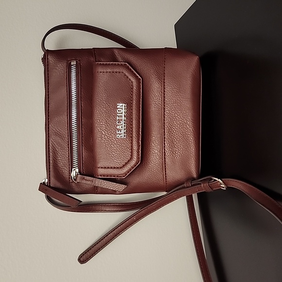 Kenneth Cole crossbody - Picture 1 of 1